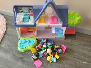 maison little people et personnages