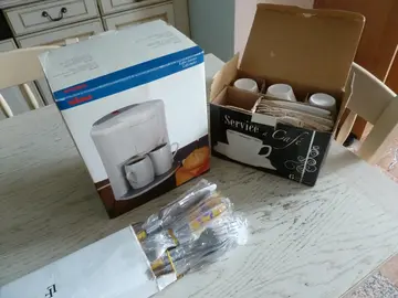 Lot cafetière + couverts