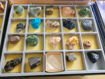 collection de minéraux + livrets