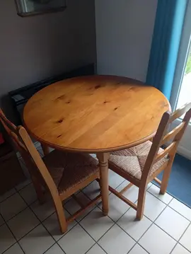 Table à manger ronde avec rallonge intégré et 2 chaises