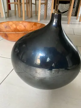 vase noir nacré