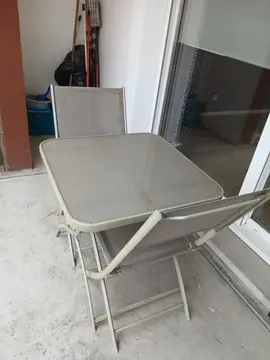 table de jaedin et chaiaes
