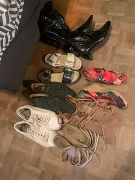 8 paires de chaussures