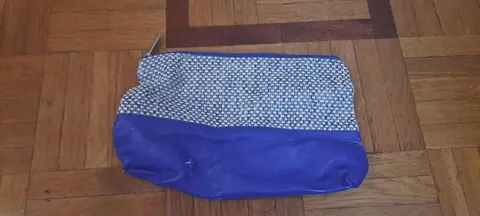 pochette bleue