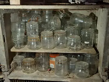 Nombreux bocaux en verre pour conserves