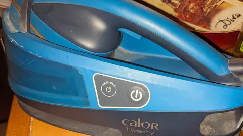 CALOR Fer vapeur et défroisseur à main - Tweeny 2 en 1