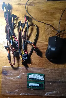 2*512MB Ram + souris + câbles alimentation