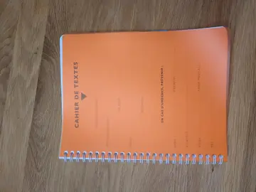 cahier de texte neuf