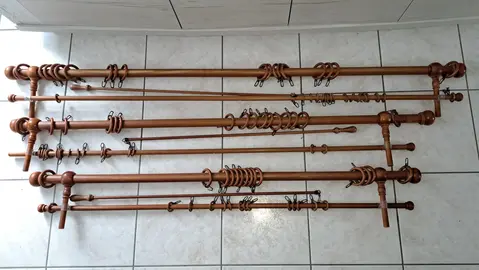 Tringles à rideaux en bois