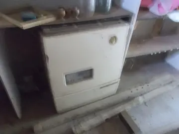 2 vieux poeles à fuel