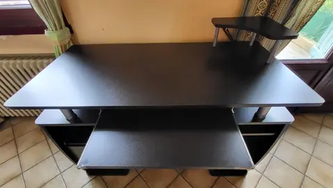 Bureau de travail + 2 chaises de bureau