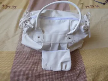 Sac blanc et sa pochette
