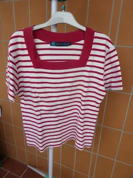 Tee-shirt rayé blanc et rouge taille 40