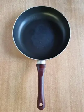 Poêle un peu abîmé