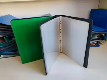 lot de classeurs avec feuilles transparentes