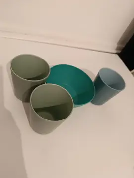 3 verres + petit bol plastique
