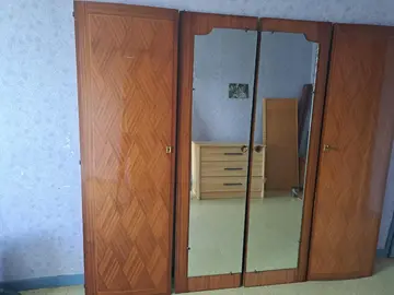 Armoire 4 portes avec miroirs