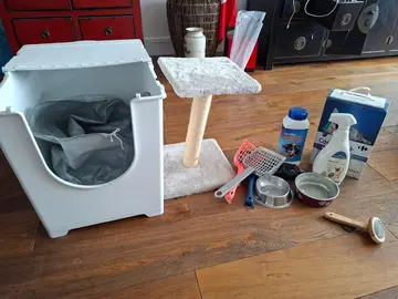 Lot pour chat (litière, gamelles, pelles, Brossé...)
