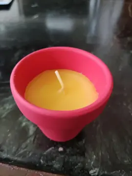 petite bougie. Senteur citronnelle.