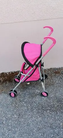 Poussette poupée + peluches. Bon état sur Romans