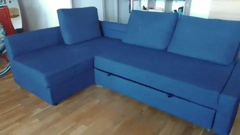 canapé 3 places (à démonter pour le sortir) en très bon état