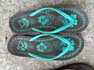 2 paires de tong, bon état, Tailles 40 et 41