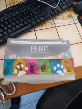 pochette de carnet de Santer pour chat