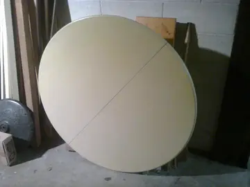 Table peinte - diamètre 1m30