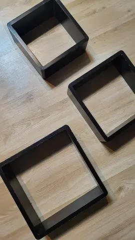 cubes noirs étagère
