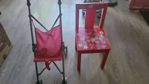 Chaise et poussette jeune enfant
