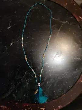 collier sautoir.