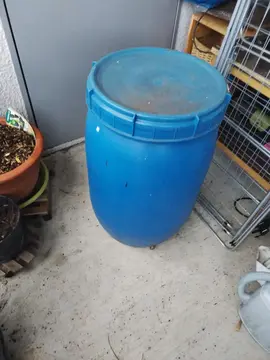 Barrique en plastique pour jardin