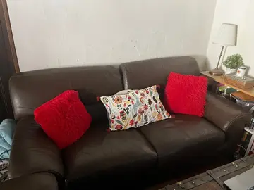 canapé et fauteuil en cuir marron