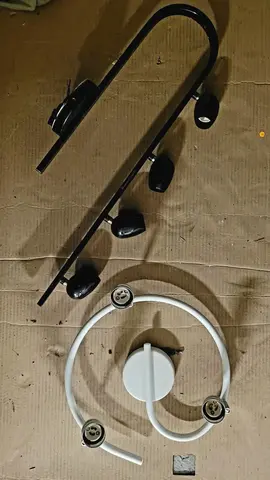 2 plafonniers à spots orientables