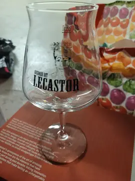 4 verres à bière