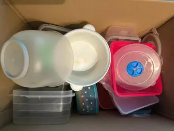 divers tupperware avec et sans couvercle