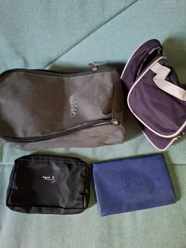 lot trousses de toilettes et pochettes