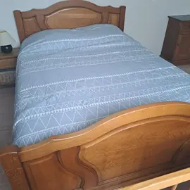 lit sans matelas. Sommier à lattes