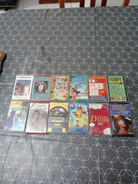 12 cassettes différents artistes