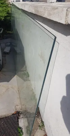 GRANDE VITRE EN VERRE