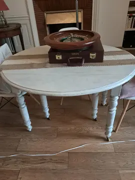 table Louis Philippe creusée blanche avec 2 rallôge