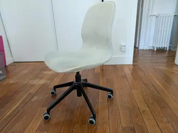 Chaise de bureau Ikea LANGFJALL, marquée mais en parfait état mécanique