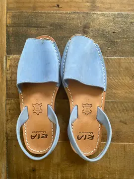 chaussures Minorquines bleues taille 35