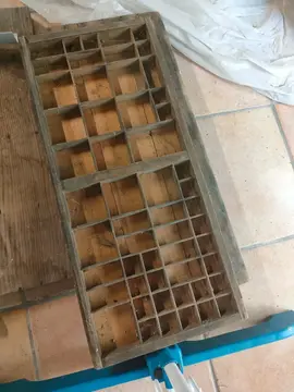 4 tiroirs de meuble d'imprimerie usés
