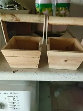 2 petits seaux en bois