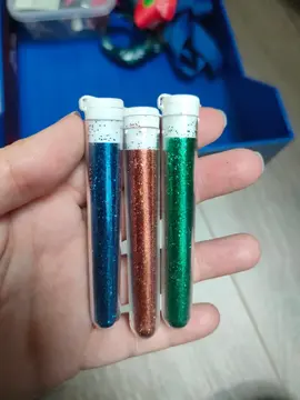 3 tubes de paillettes entamés