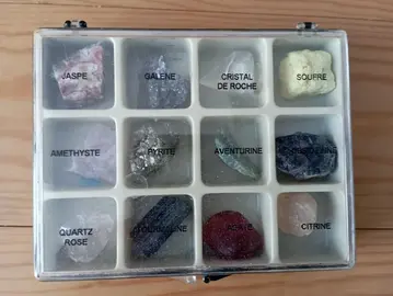 coffrte de minéraux