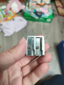taille crayon métallique
