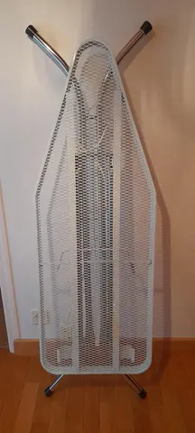 Table à repasser à bricoler