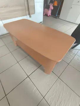 table basse en mélaminé couleur hêtre